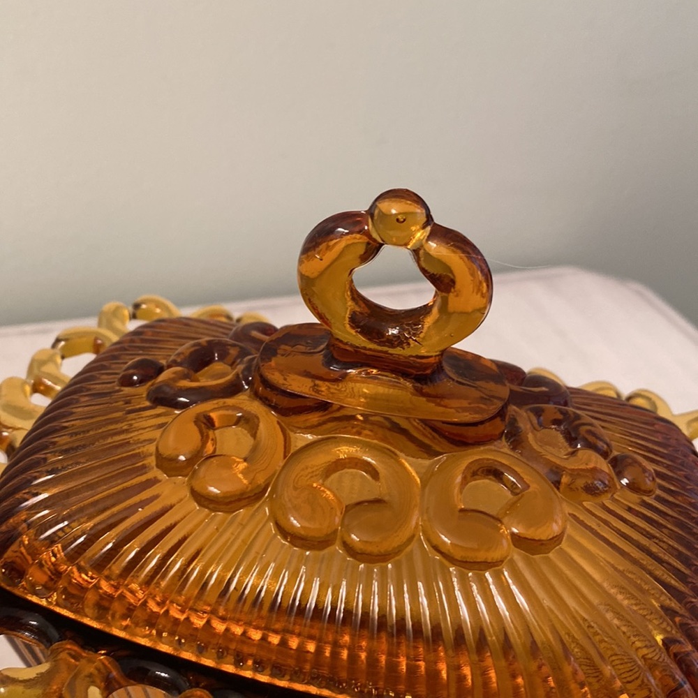 Amber glass  square pedestal  bowl with lid - Picture 4 of 10